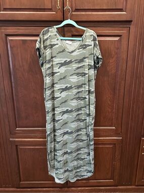 Pink Lily camo dress sz M